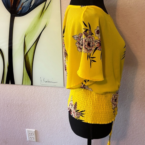 Must bundle Women’s blouse shirt size medium - Picture 2 of 5